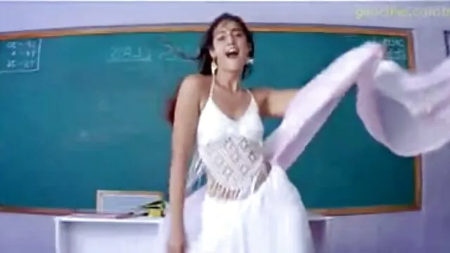 जिल केली सेक्सी फुल एचडी मूवी कामुक पूल पार्टी