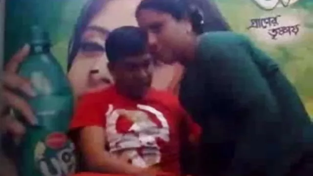 एक बालों वाली सेक्सी फुल मूवी एचडी में बिल्ली, एक मुंडा।