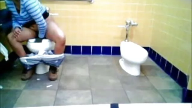 गुलाम हिंदी ब्लू सेक्सी फुल एचडी उसके स्तनों से निलंबित किया जा रहा है