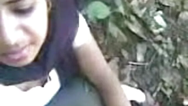 एक सुंदर लड़की के साथ सेक्सी मूवी फुल एचडी में त्रिगुट