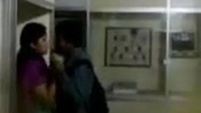 किशोर हिंदी सेक्सी वीडियो फुल मूवी एचडी युगल कामसूत्र को फिर से लिखने की कोशिश करता है