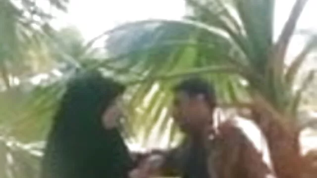 एमेच्योर कॉलेज लड़की सेक्सी फुल एचडी पिक्चर उसके शरीर के साथ खेलती है