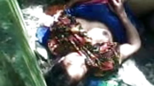 बिगिट्स और ब्लैक स्टॉकिंग्स सेक्सी मूवी फुल एचडी में